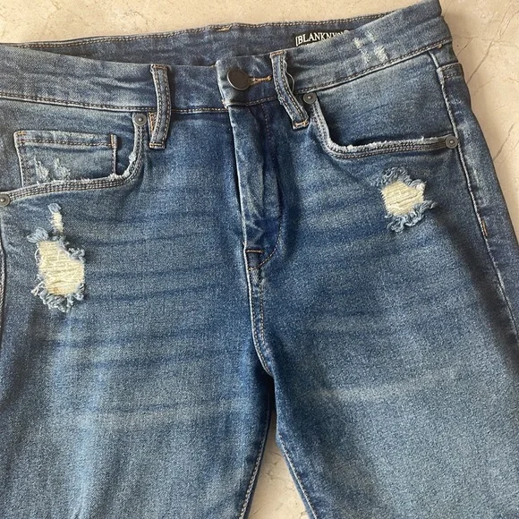 BLANKNYC DISTRESSED EMBROIDERED JEANS - Picture 3 of 7